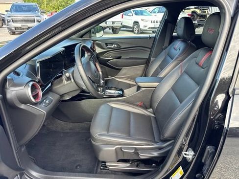 Used 2024 Chevrolet Trax RS FWD image 12
