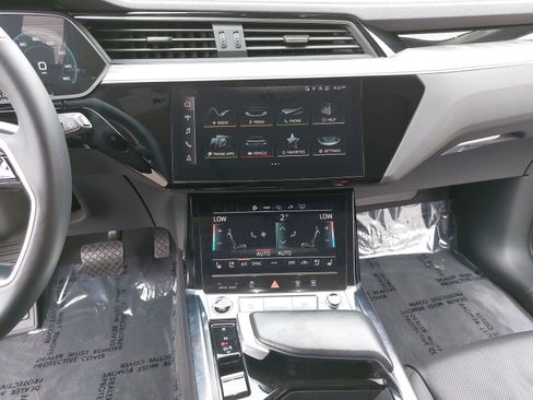 Certified 2023 Audi e-tron Premium Plus w/ Premium Plus Package AWD/4WD image 20