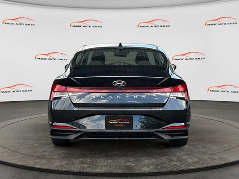 Used 2022 Hyundai Elantra SEL w/ Convenience Package FWD image 9