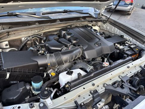 Used 2018 Toyota 4Runner SR5 Premium image 24