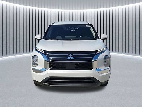 New 2026 Mitsubishi Outlander ES FWD image 2