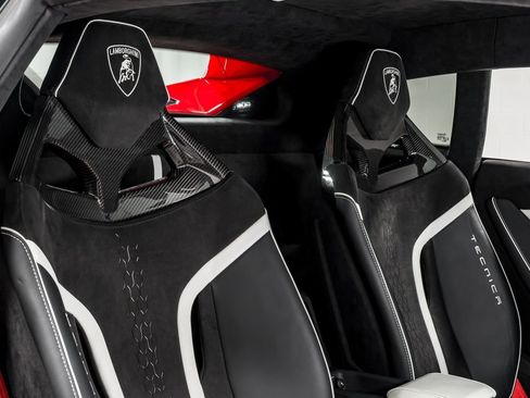 Used 2023 Lamborghini Huracan Tecnica image 35