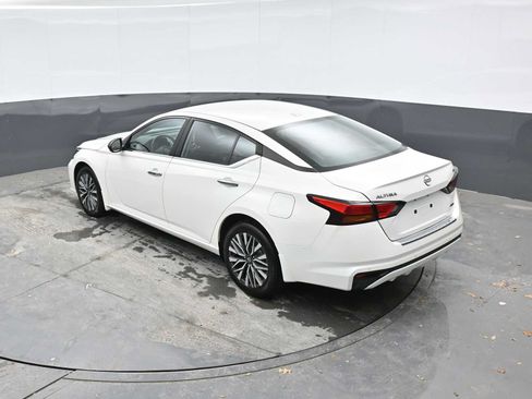 Used 2023 Nissan Altima 2.5 SV AWD/4WD image 12