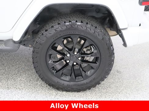 Used 2020 Jeep Wrangler Unlimited Sahara image 10