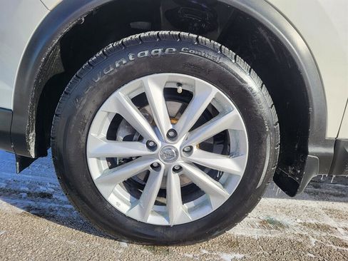 Used 2017 Nissan Rogue Sport SV w/ SV Premium Package FWD image 29