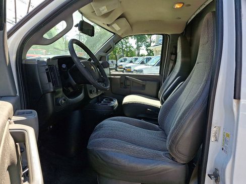 Used 2016 Chevrolet Express 3500 image 12