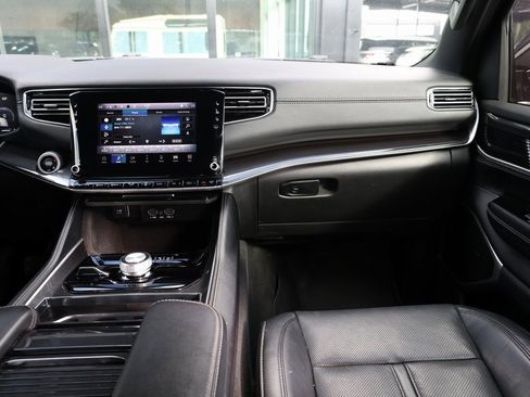 Used 2023 Jeep Wagoneer 4WD image 27