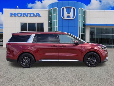 Used 2023 Kia Carnival SX Prestige FWD image 2