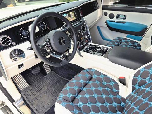 Used 2025 Rolls-Royce Cullinan image 25