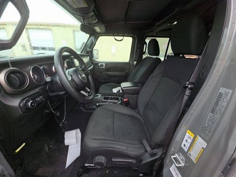Used 2018 Jeep Wrangler Unlimited Sport image 7