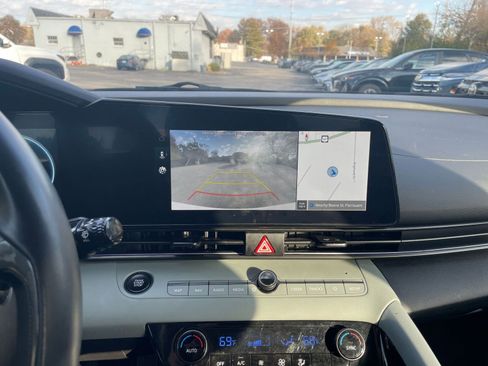 Used 2025 Hyundai Elantra Limited image 17