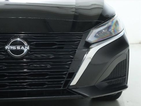Used 2024 Nissan Altima 2.5 SV FWD image 8