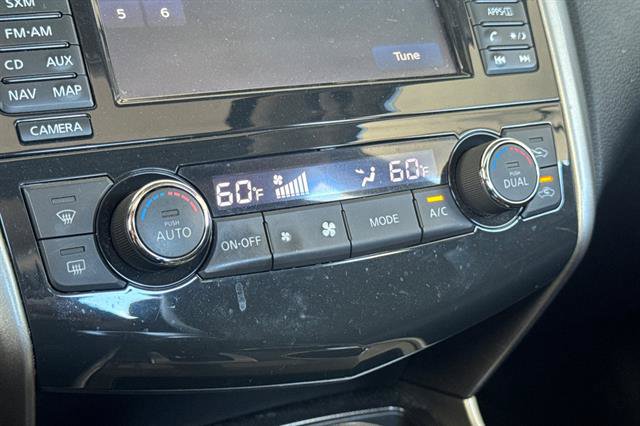 Used 2015 Nissan Altima 2.5 SL w/ Technology Package FWD image 21