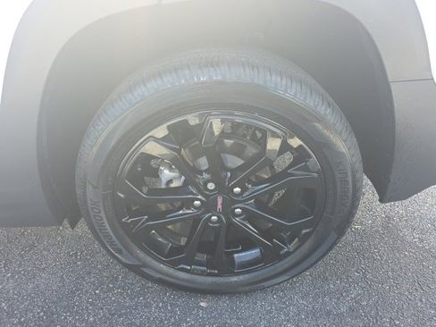 Used 2022 GMC Terrain SLE w/ Driver Convenience Package image 7