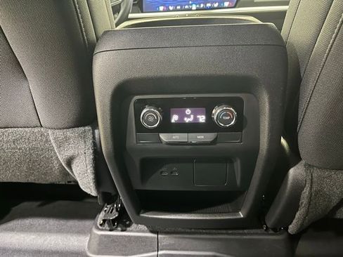 Used 2025 Chevrolet Traverse LT w/ Sun and Wheel Package image 26