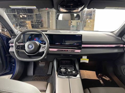 Used 2024 BMW i5 eDrive40i w/ M Sport Package image 15