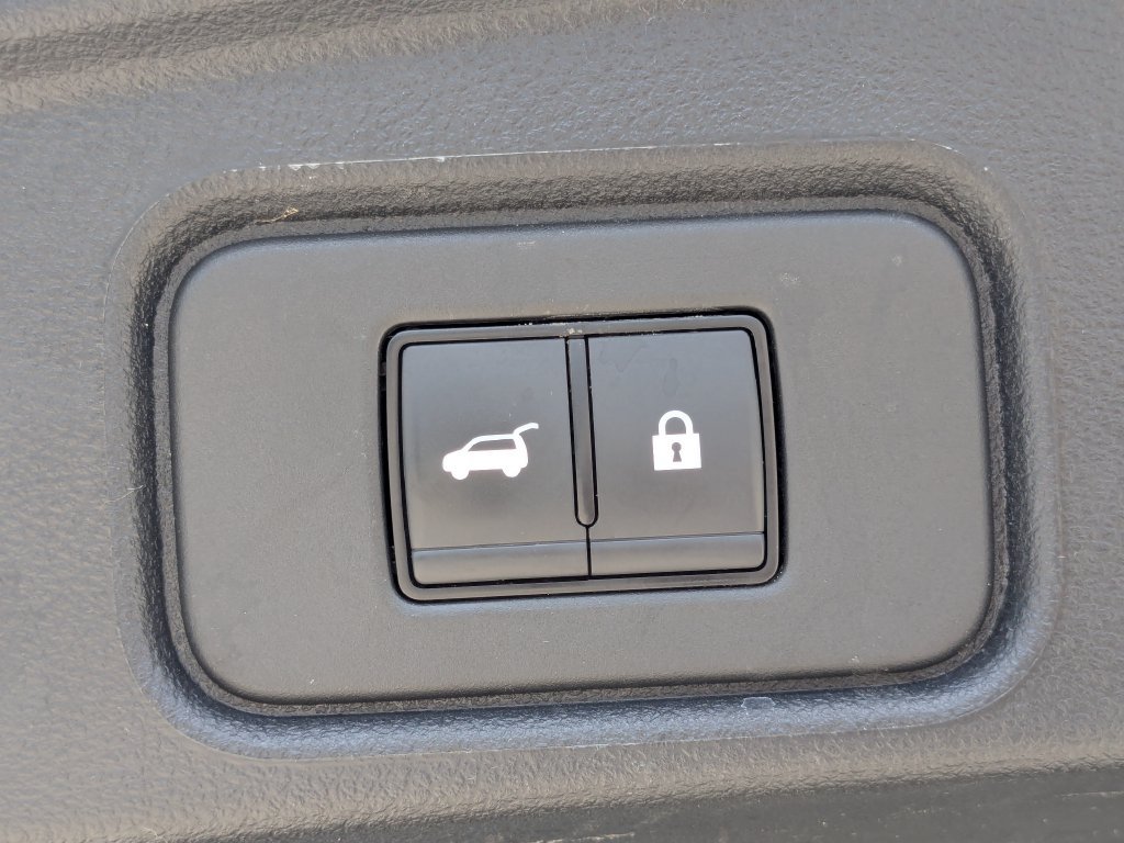 Used 2025 Nissan Pathfinder SV AWD/4WD image 18