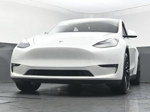 Used 2021 Tesla Model Y Long Range AWD/4WD image 45