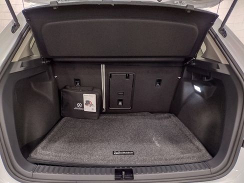 New 2025 Volkswagen Taos SE image 16