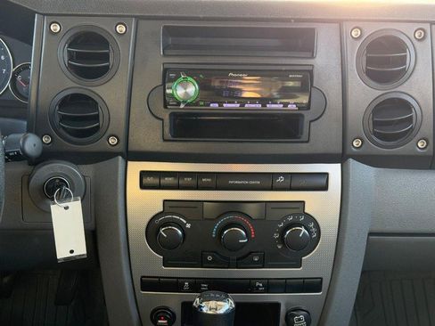 Used 2006 Jeep Commander 4dr 4WD image 14