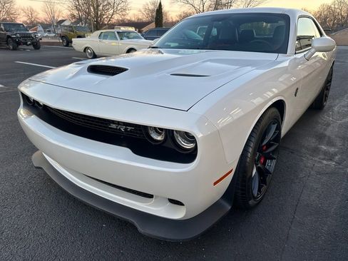 Used 2015 Dodge Challenger SRT Hellcat image 3