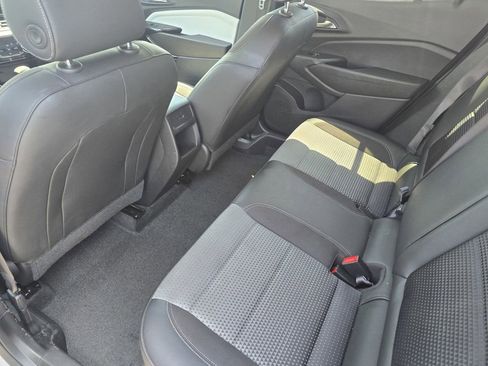 Used 2025 Chevrolet Trax LT w/ LT Convenience Package FWD image 12