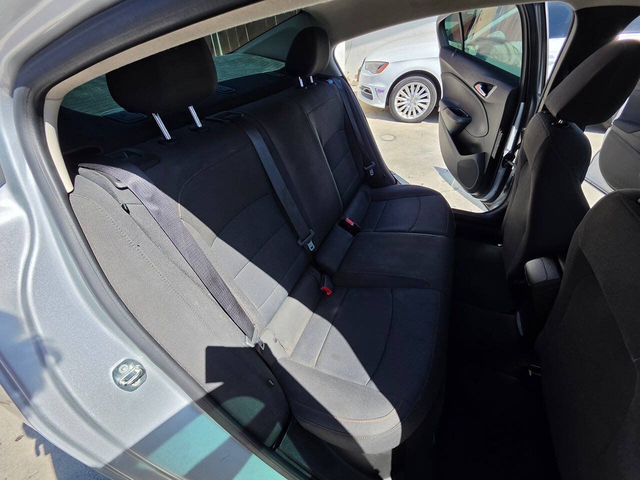 Used 2018 Chevrolet Cruze LS FWD image 29