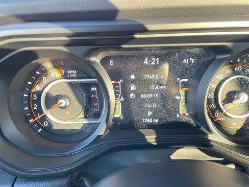 Used 2025 Jeep Wrangler Unlimited Rubicon image 40