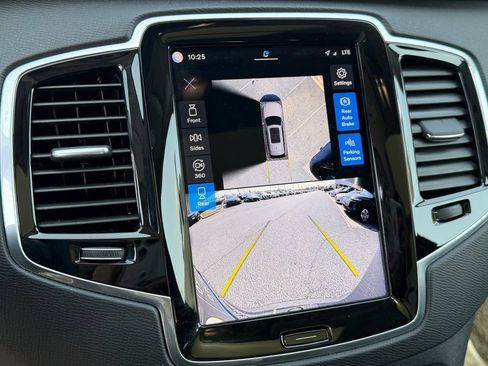 Certified 2025 Volvo XC90 T8 Plus AWD/4WD image 31