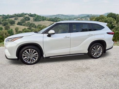 Used 2022 Toyota Highlander Platinum AWD/4WD image 4
