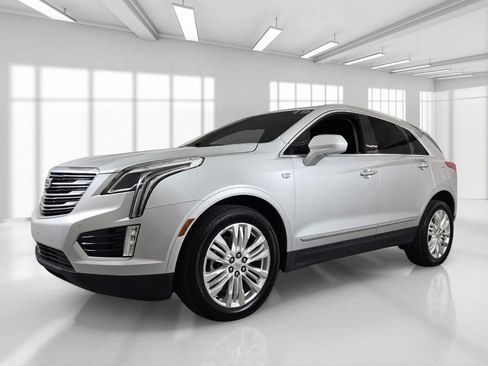 Used 2019 Cadillac XT5 Premium Luxury AWD/4WD image 2