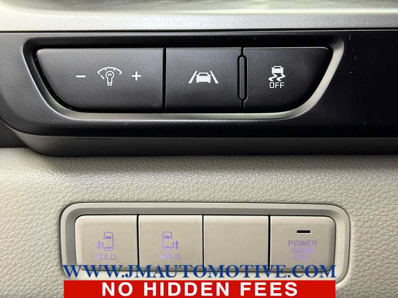 Used 2024 Kia Carnival LX FWD image 36