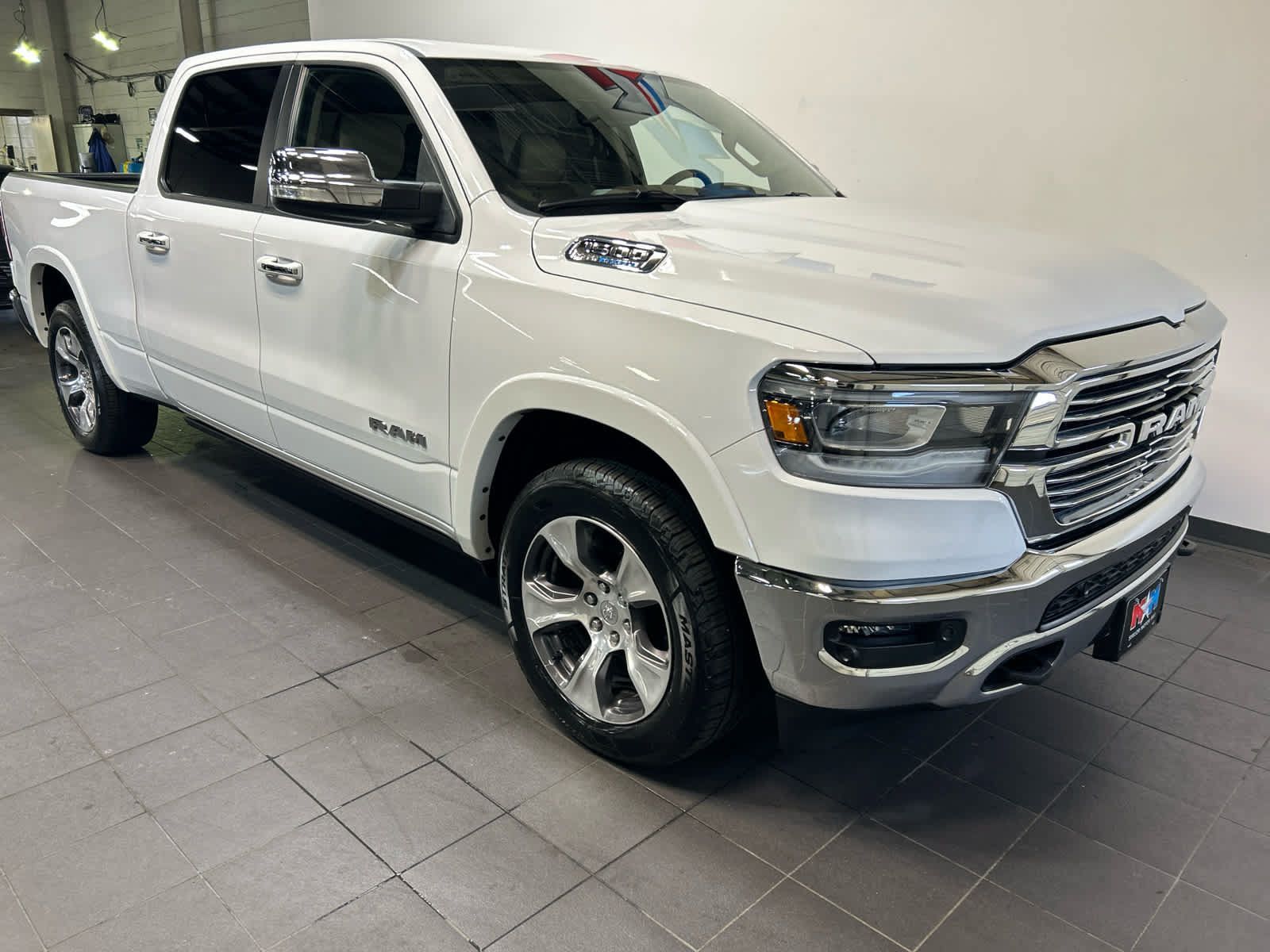 Used 2021 RAM 1500 Laramie AWD/4WD image 2