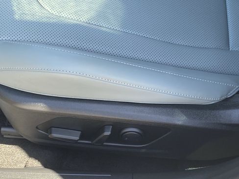 Used 2025 Hyundai Elantra Limited FWD image 18