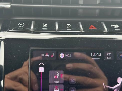 Certified 2025 Jeep Grand Cherokee Altitude image 30