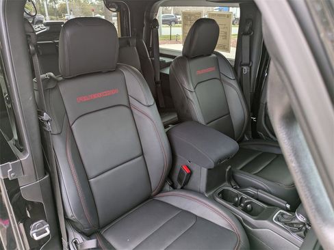 Used 2024 Jeep Wrangler Rubicon image 17