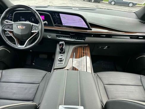 Used 2024 Cadillac Escalade Premium Luxury image 17