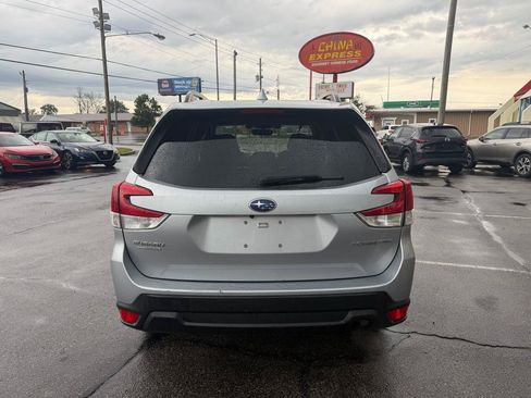 Used 2019 Subaru Forester Premium w/ All-Weather Package AWD/4WD image 7