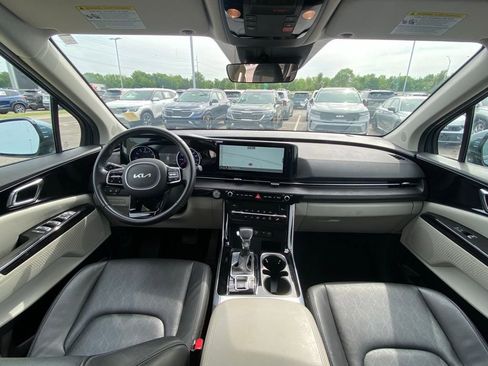 Used 2024 Kia Carnival EX FWD image 23