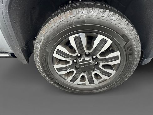 Used 2025 GMC Sierra 2500 Denali Ultimate image 16