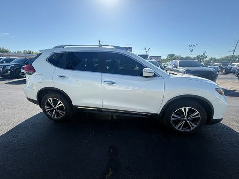 Used 2017 Nissan Rogue SL w/ SL Premium Package AWD/4WD image 2
