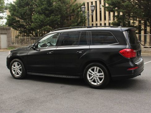 Used 2016 Mercedes-Benz GL 320 BlueTEC 4MATIC w/ Premium I Package image 9