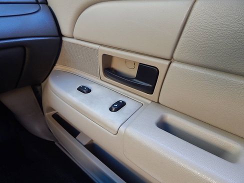 Used 2007 Ford Crown Victoria Police Interceptor image 25