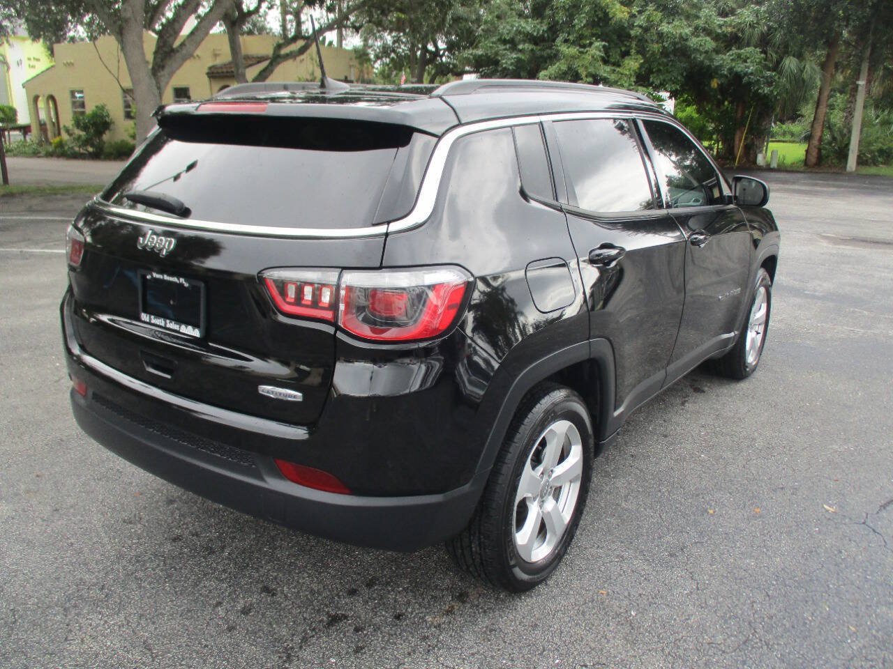 Used 2018 Jeep Compass Latitude w/ Popular Equipment Group FWD image 9