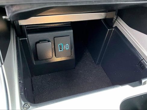 Certified 2022 Ford Explorer XLT w/ Equipment Group 202A image 27