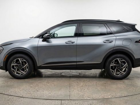 Used 2025 Kia Sportage LX image 5