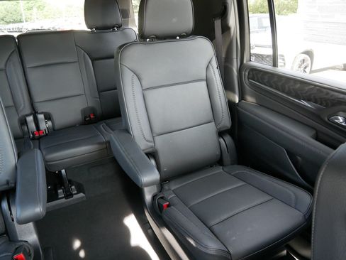 Used 2024 GMC Yukon XL Denali AWD/4WD image 14