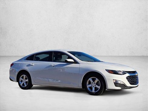 Used 2024 Chevrolet Malibu LT image 3