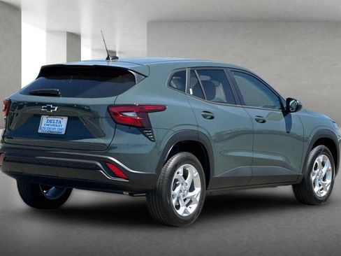New 2026 Chevrolet Trax LS w/ LS Convenience Package FWD image 4
