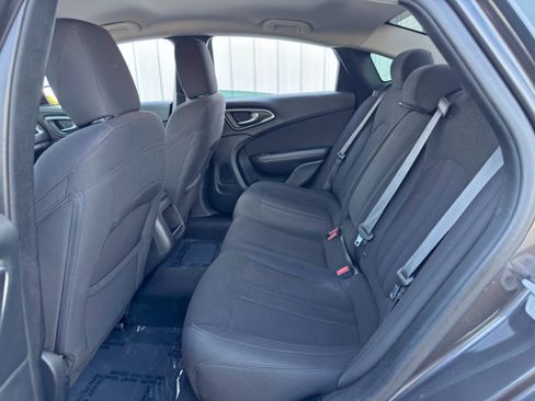 Used 2015 Chrysler 200 Limited w/ Convenience Group image 33
